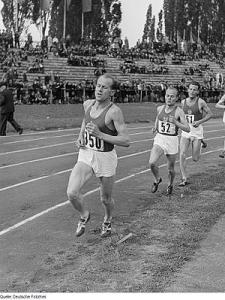 Foot Strike in Running: How Did Runners in the 1950’s Contact the Ground?